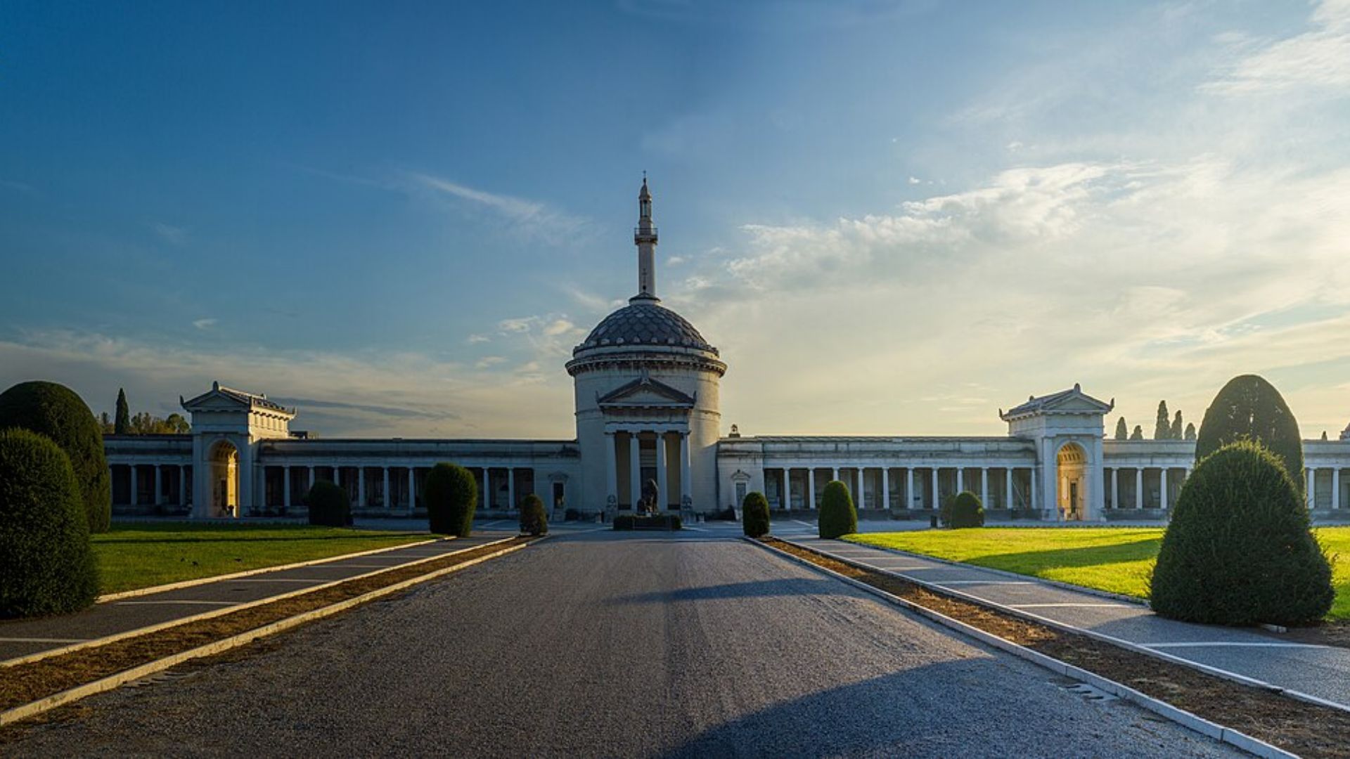 Führung über den Monumentalfriedhof Vantiniano: zwischen Symbolen und Kuriositäten