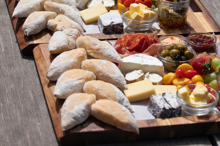 Constantia: Wine Walk with Lunch and Enchanting Stories