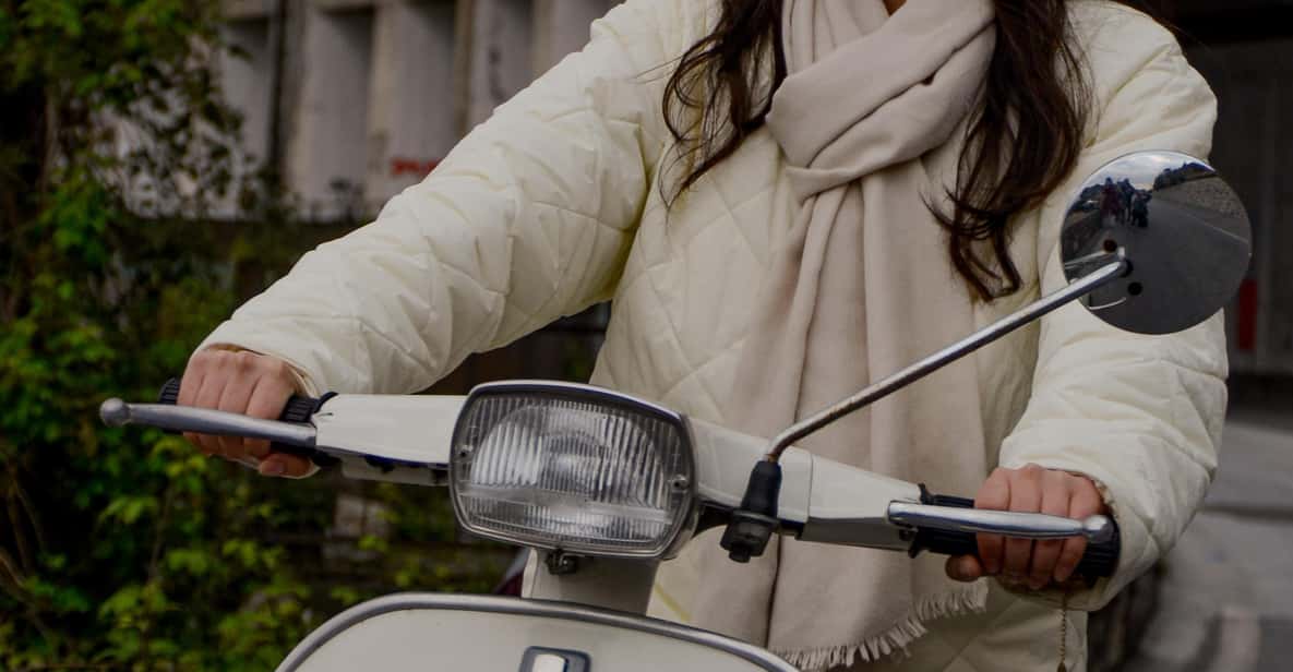 Afbeelding 12 van Taormina: White Lotus fotoshoot op vintage Vespa