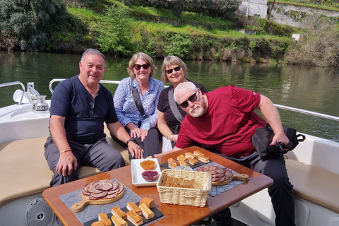 VALLEE DU DOURO : Visite guidée des vignobles, croisière et déjeuner dans un établissement vinicole.Visite privée