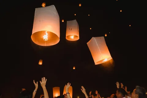 Festival Loy Krathong de las Linternas Celestes a la Luz de la Luna de Chiang Mai 2025