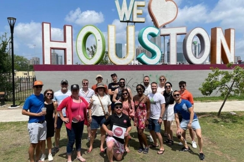 Houston: EaDo Food Walking Tour with 5 Samplings and Venues