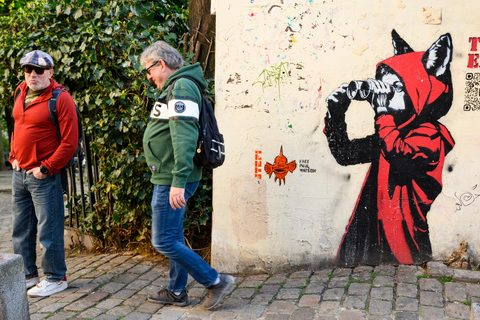 Paris: Experience the romance of Montmartre on a walk with a pro photographer Paris: Experience romance in Montmartre, a walk with a photographer in English