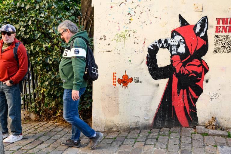 Paris: Experience the romance of Montmartre on a walk with a pro photographer Paris: Experience romance in Montmartre, a walk with a photographer in English