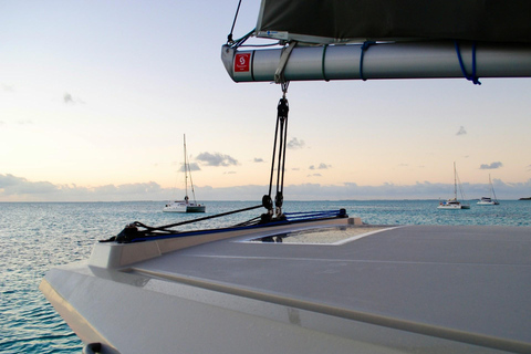 Kota Kinabalu: Catamaran with Drink, Ice Cream or Dessert