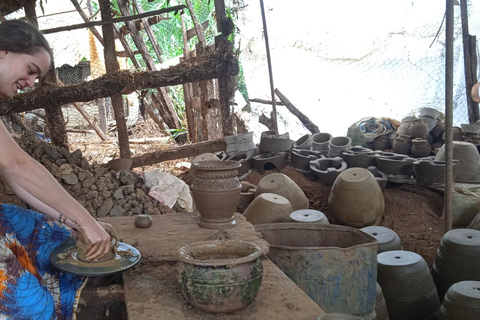 Arusha : visite de l&#039;atelier de poterie &quot;From Earth to Art