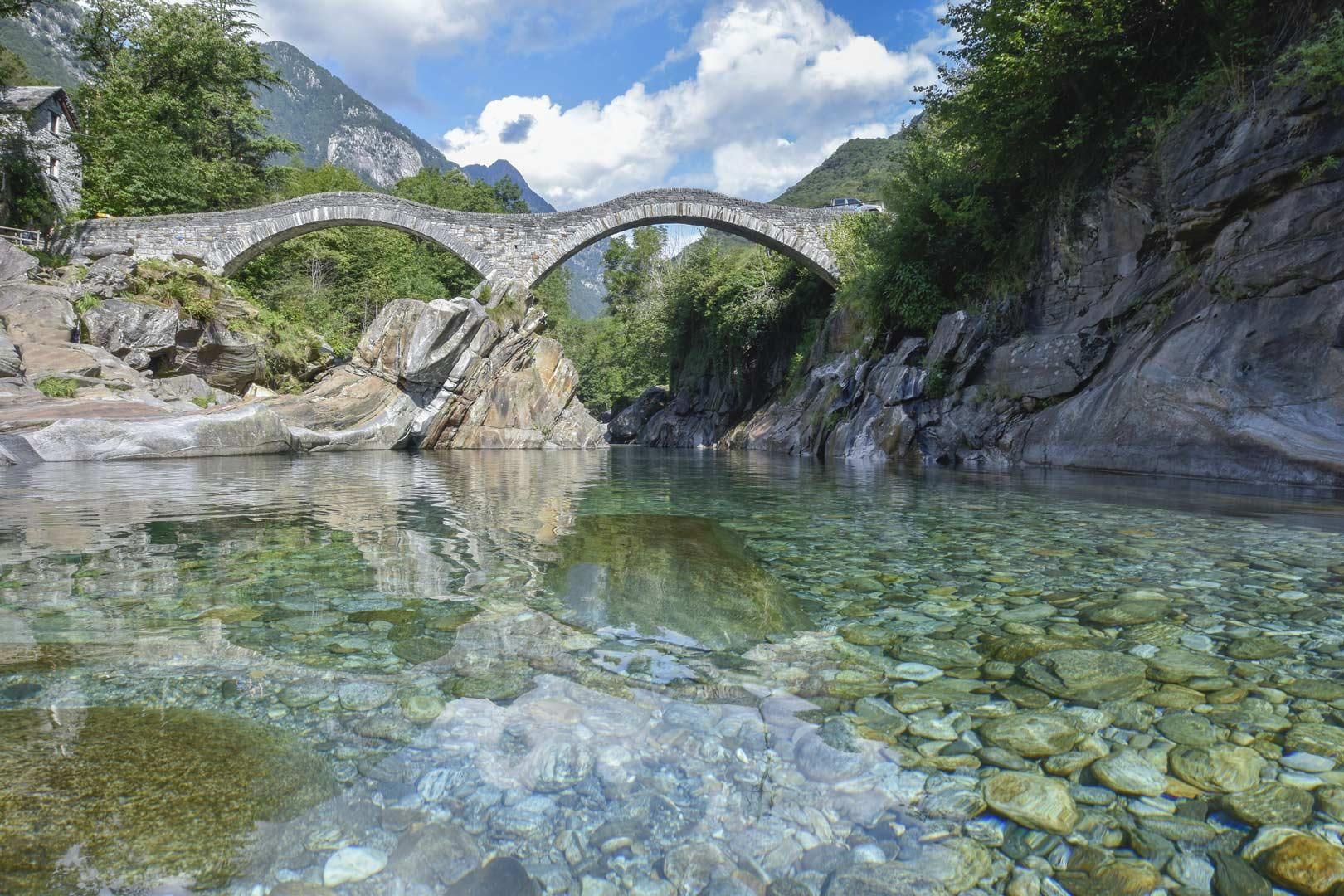 Mailand: Private Tagestour ins Verzascatal in der Schweiz