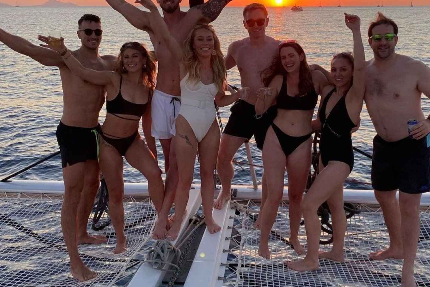 Santorini:All-inclusive Catamaran Cruise with Thirassia Stop