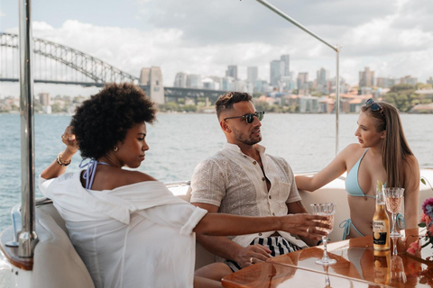 Sydney : croisière privée de 4 heures en yacht de luxe dans la baie et baignade