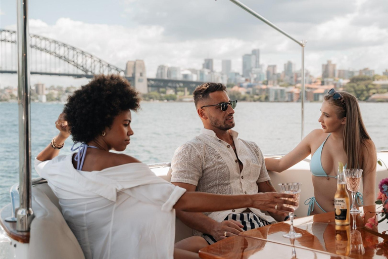 Sydney : croisière privée de 4 heures en yacht de luxe dans la baie et baignade