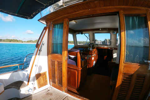 Depuis Cala Galdana : Excursion en bateau à Menorca Calas avec des snacks locauxExcursion en bateau privé d&#039;une journée entière