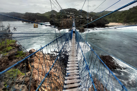 Yogyakarta: Palazzo Reale, spiaggia di Timang e tour al tramonto