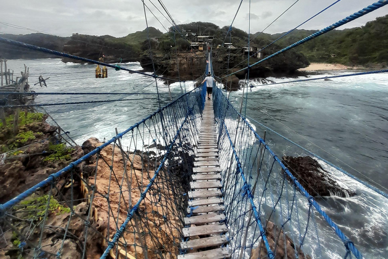 Yogyakarta: Palazzo Reale, spiaggia di Timang e tour al tramonto
