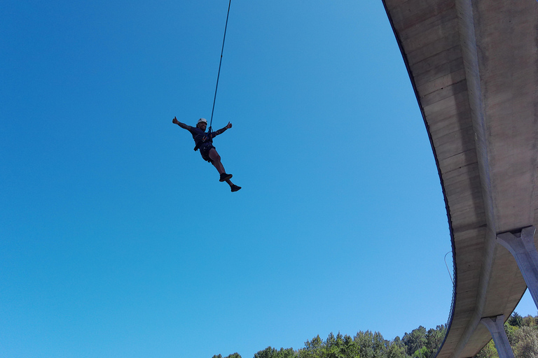 MELGAÇO: Pendular jump on the River Minho with Ruta Aventura.