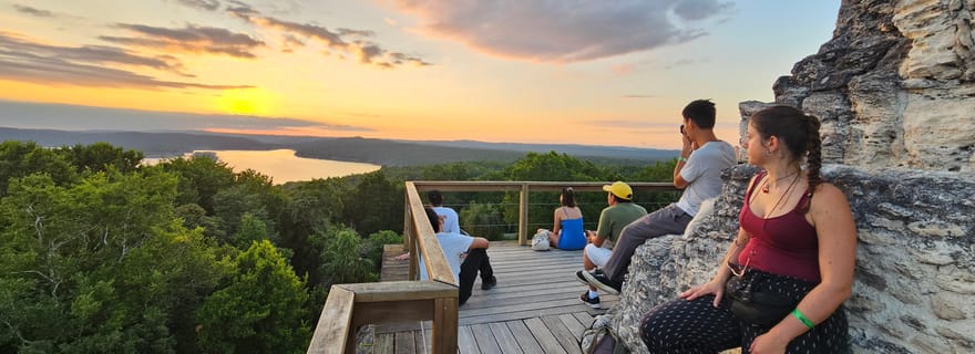 Depuis Flores : Visite guidée de Yaxha au coucher du soleil