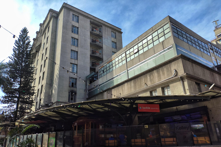 Medellín: Tour durch die Comuna 13, den Botero Park und den Metrocable mit einem lokalen Guide