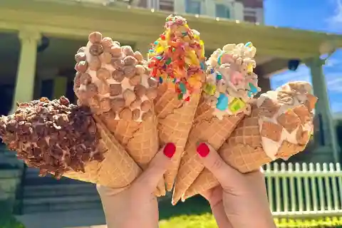 Knoxville: Hidden Gems Walking Tour with Ice Cream & Coffee