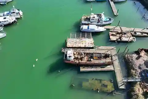 Lowestoft: Guided Boat Tour of the Harbour and Lake Lothing