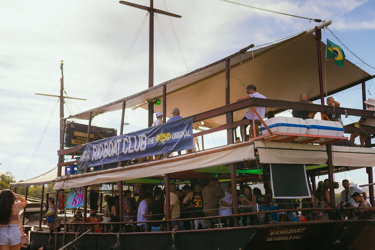Rio de Janeiro: Sunset Boat Party with DJ and Drinks