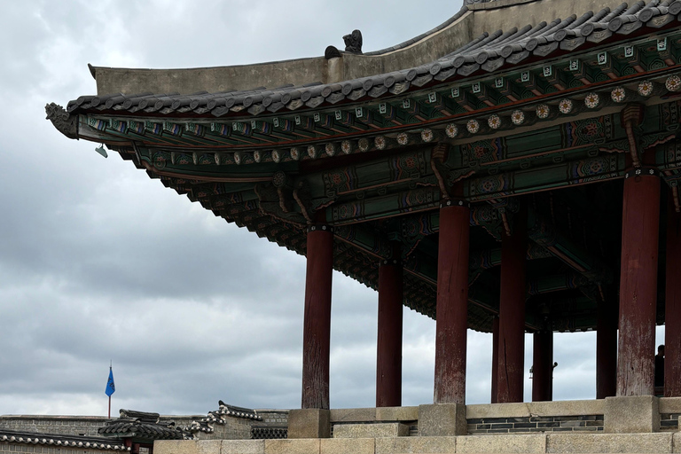 Seul: passeio histórico e gastronómico por Suwon com chá e sobremesa reais