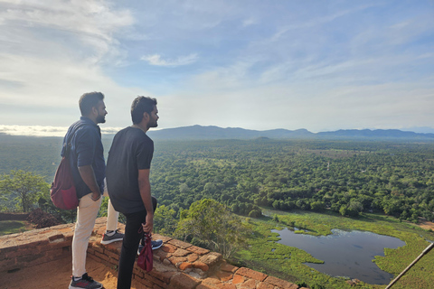 From Colombo: Sigiriya Rock and Dambulla Day Trip and Safari