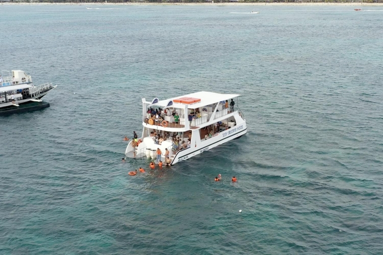 Boracay: barco de fiesta al atardecer con aperitivosBoracay: fiesta en yate de dos pisos al atardecer con refrigerios