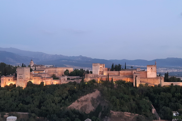 Granada: Church of San Nicolas and Tower Access Ticket