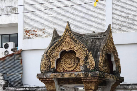 Chiang Mai: Old City Walking Tour with Temples & History Small Group Without Entry Fees