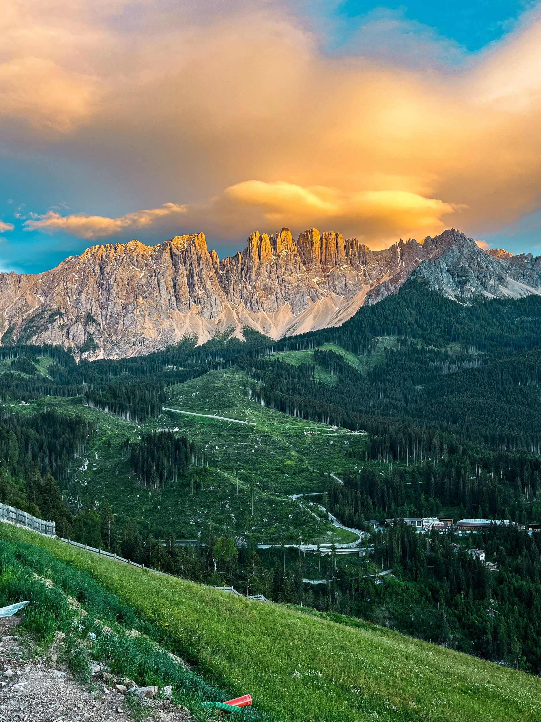 Abendwanderung auf dem Latemar mit typischem Abendessen auf einem Bauernhof