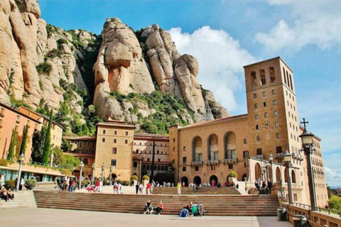 Barcelona: Private Tour Castles, Salt, Montserrat and Wines