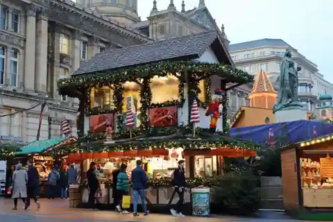 Birmingham: Christmas Market and Festive Lights Walking Tour