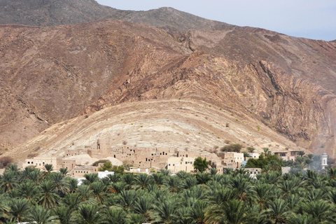 całodniowa wycieczka do suku Birkat Almouz i Nizwa oraz do fortu i Falaj Daris.(CODZIENNIE) całodniowa wycieczka do suku i zamku Nizwa w Falaj Daris