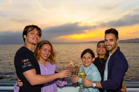 Lisbonne : Croisière sur le Tage au coucher du soleil avec boisson de bienvenueLisbonne : croisière au crépuscule sur le Tage, vin & en-cas