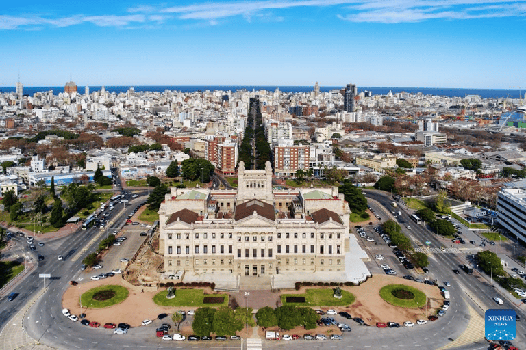 Montevideo: Guided City Sightseeing Tour with Transportation Included