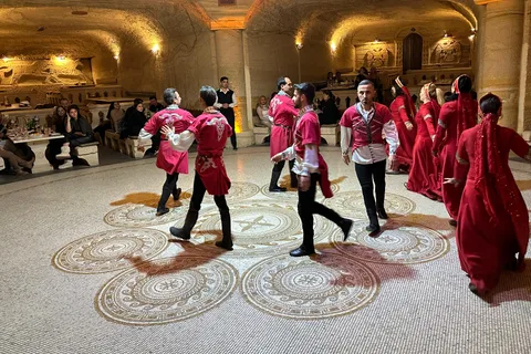 Spectacle nocturne traditionnel turc avec dîner et boissons non limitées
