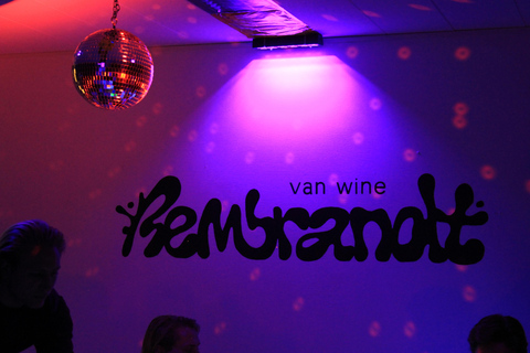 Eindhoven: Paint and Sip in the Dark at Rembrandt van Wine