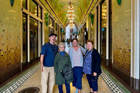 Amsterdam: Small Group Walking Tour with Fun Guide Walking Tour in Amsterdam with Enthusiastic and Fun Guide