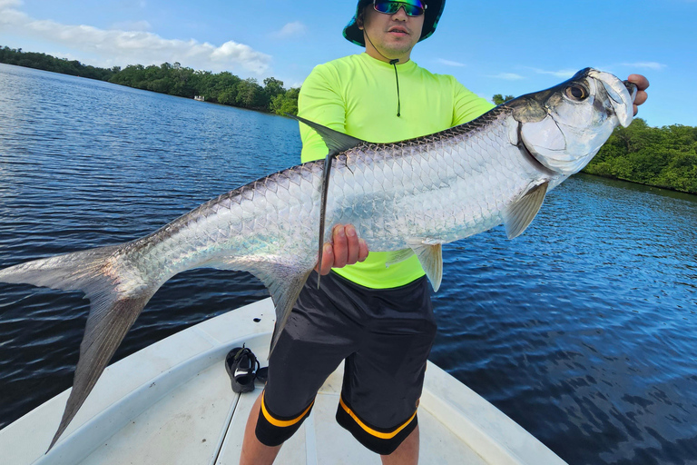 San Juan: Tarpon Fishing Charter with Guide