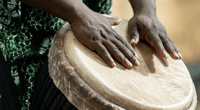 Gioca a strumenti Djembe sulla spiaggia ogni domenica! - Hizvo