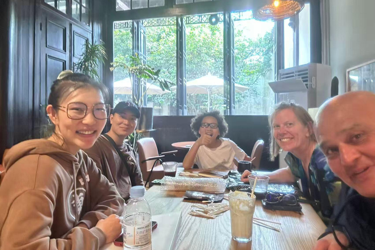 Shanghai: Authentic Fengjing Watertown Private Tour