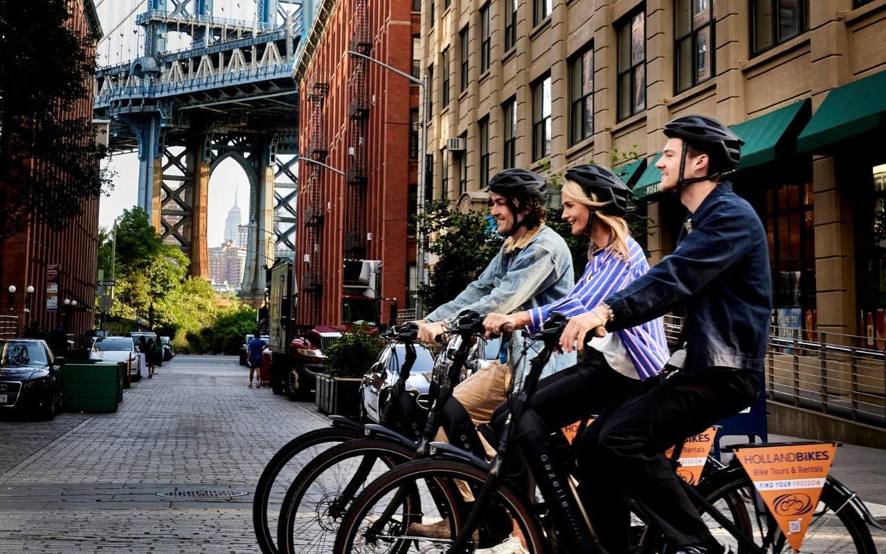 Fahrradtour im Stadtzentrum mit stylischen niederländischen Fahrrädern oder E-Bikes