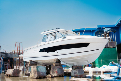 Labuan Bajo: Private Yacht Komodo-Inseln &amp; Manta-SchnorchelnPrivate Yachttour am Vormittag (13:00–19:00 Uhr) – Maximal 6 Gäste