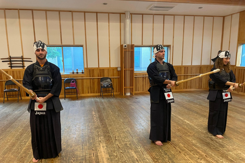 Tokyo: Japanese Kendo Experience with High-Ranked Instructor Let's experience kendo, a traditional Japanese martial art!