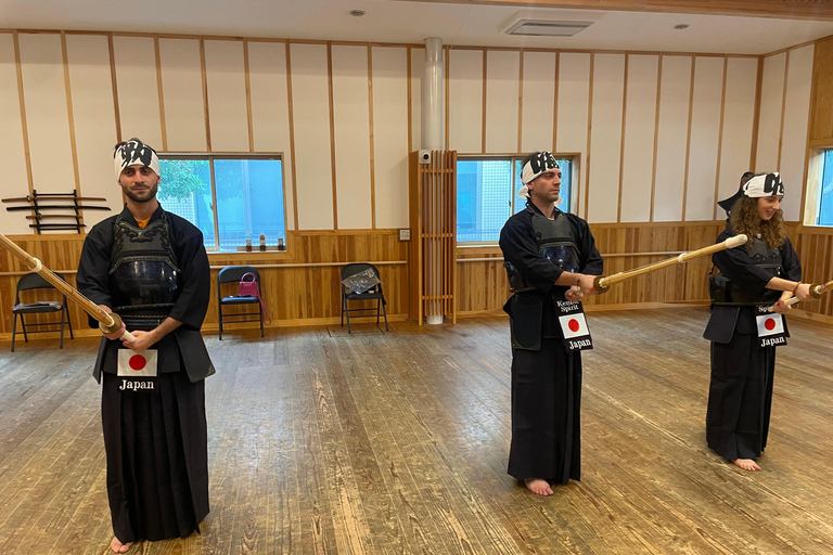 Tokyo: Japanese Kendo Experience with High-Ranked Instructor Let's experience kendo, a traditional Japanese martial art!