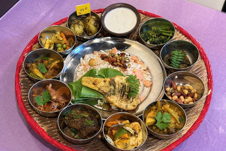 Visite du patrimoine de Katmandou sans espèces avec découverte de la cuisine localeCircuit patrimonial à Katmandou sans espèces avec visite culinaire locale