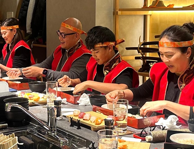 Tokyo : Samurai Sword & Sushi Experience with Chef Live