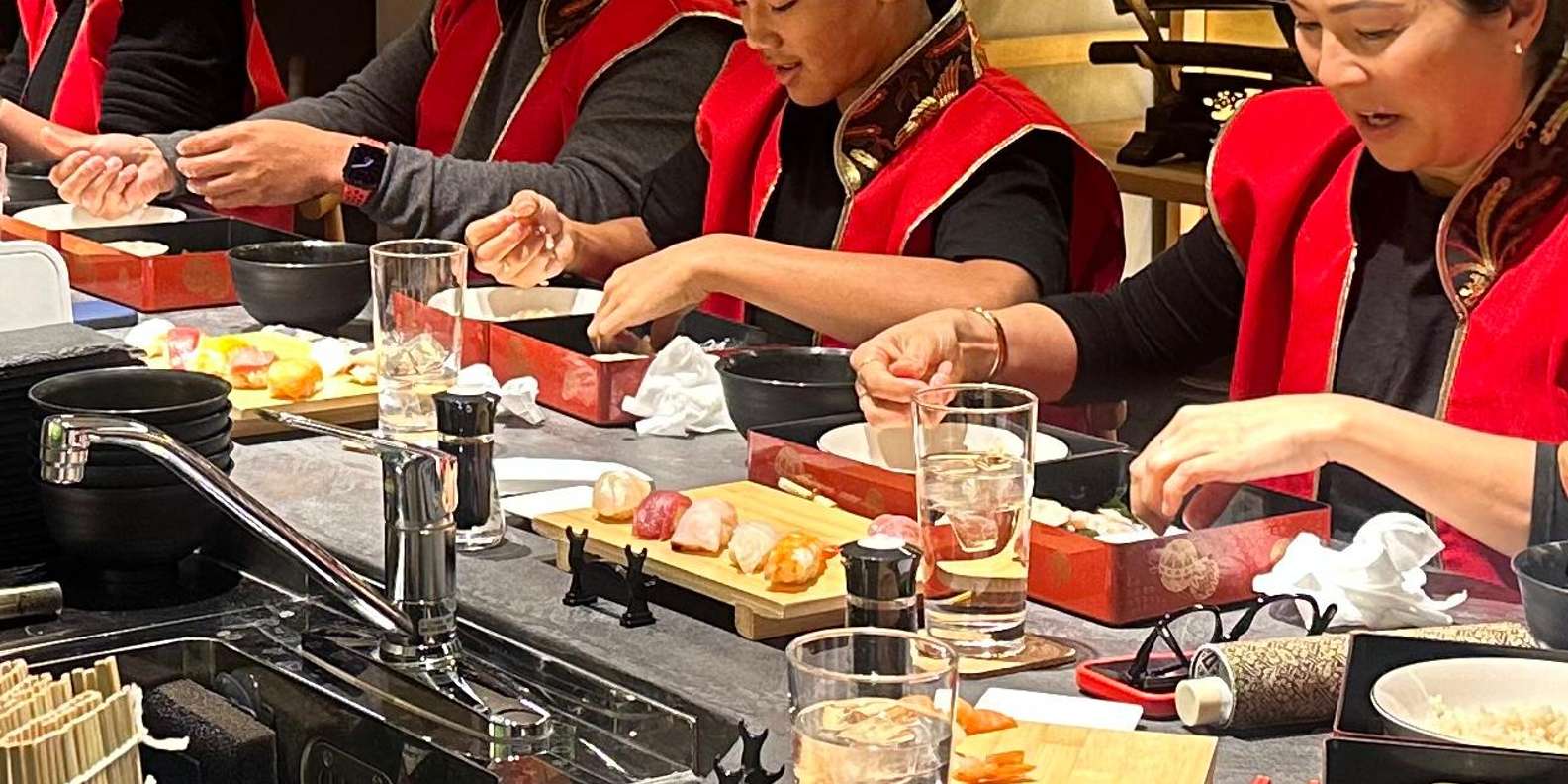Tokyo : Luxury Samurai Sushi Dining Show in Asakusa