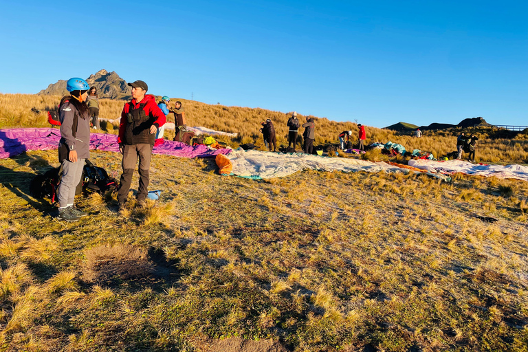 Quito: Paragliding Flight from the Teleférico with 360 Video