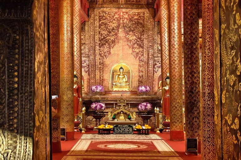 Chiang Mai: Old City Walking Tour with Temples & History Small Group Without Entry Fees