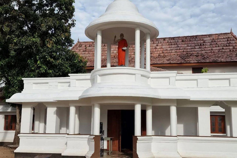 Negombo in scooter: scopri i posti migliori della cittàNegombo in scooter: scopri i luoghi più belli della città